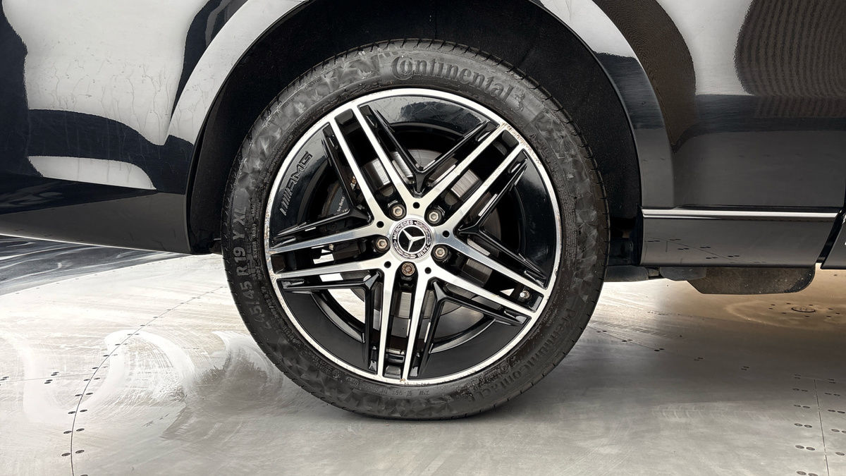 Mercedes-Benz V Class Image 10