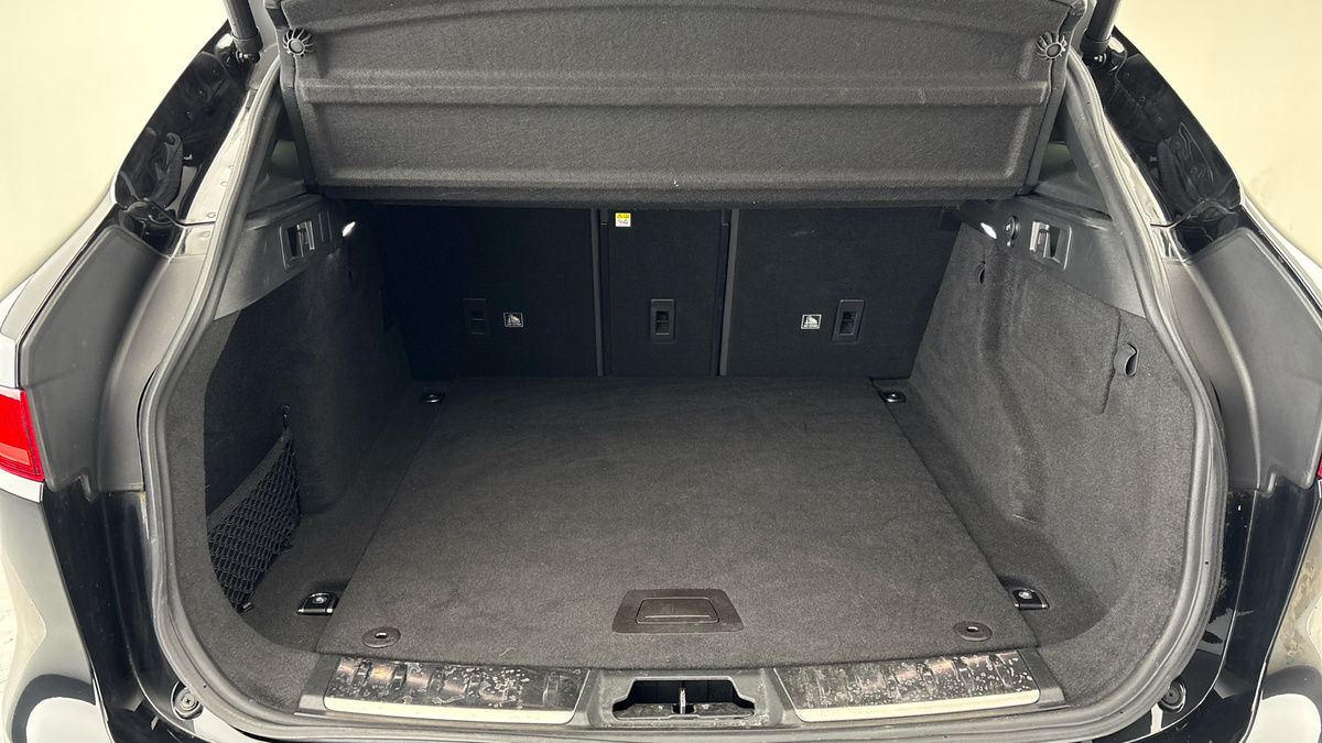 Jaguar F-PACE Image 11