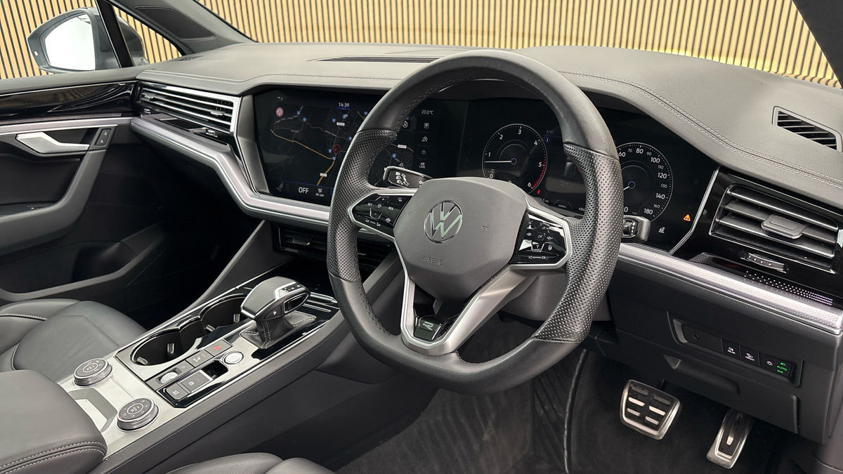 Volkswagen Touareg Image 18
