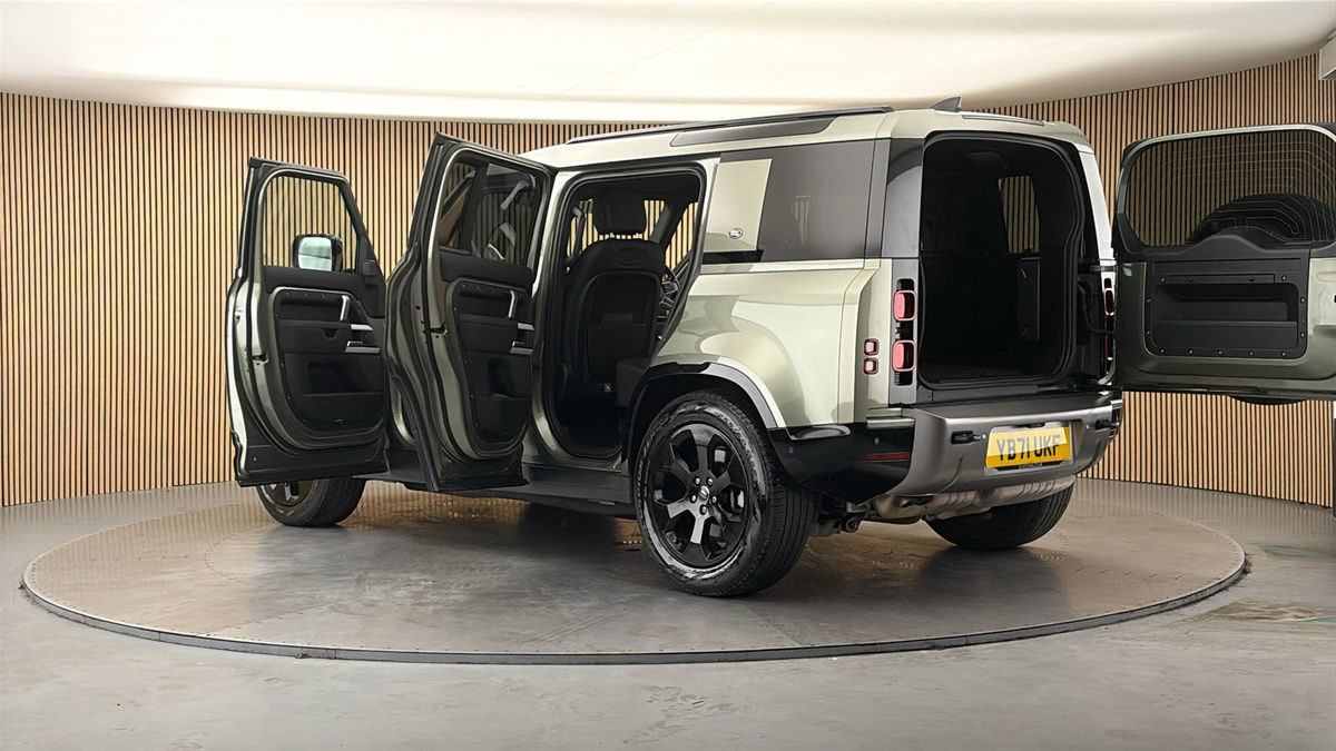 More views of Land Rover Defender 110