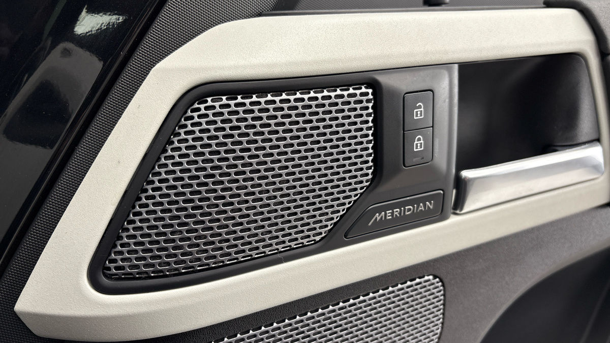 Land Rover Defender 90 Urban Image 25