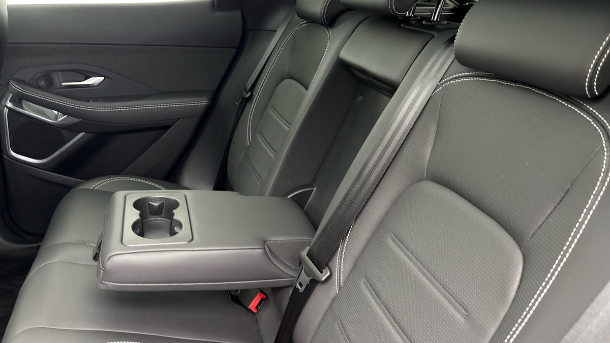 Jaguar E-PACE Image 9