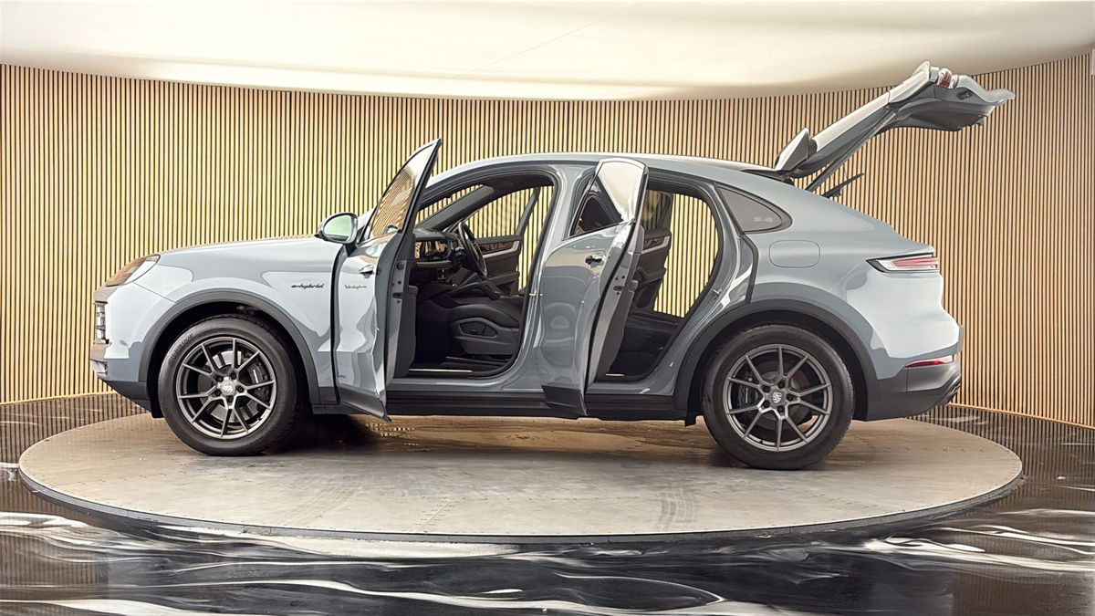 More views of Porsche Cayenne
