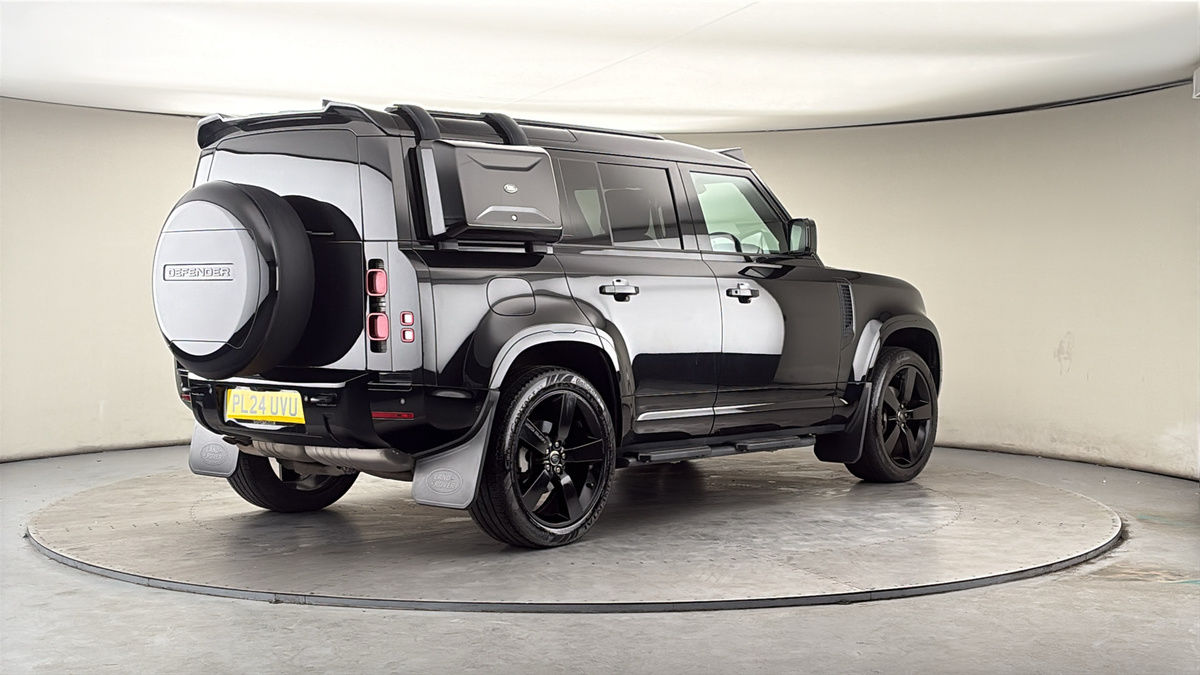 Land Rover Defender 110 Image 21