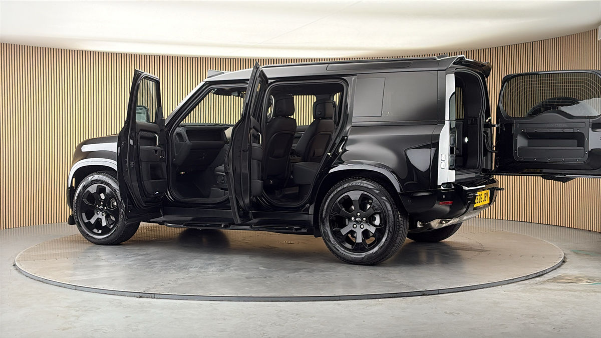 More views of Land Rover Defender 110