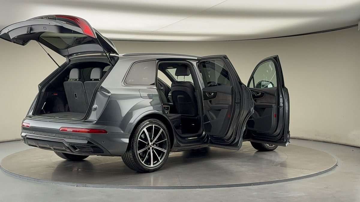 More views of Audi Q7