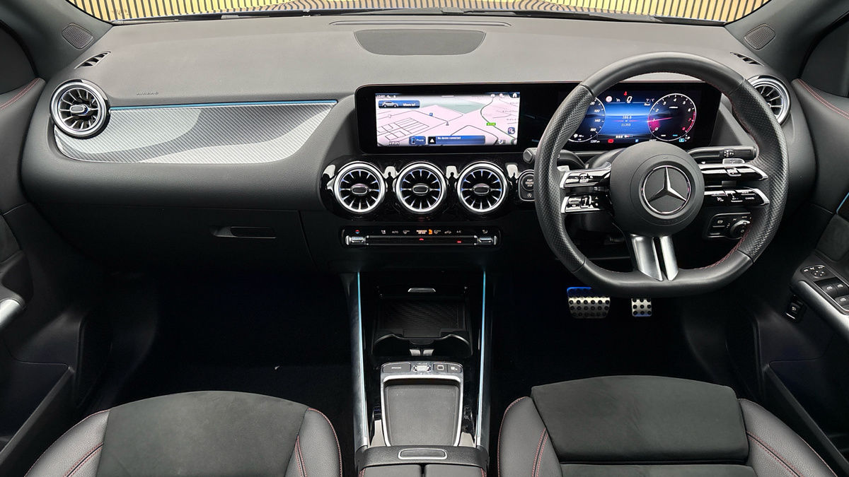 Mercedes-Benz GLA Image 12