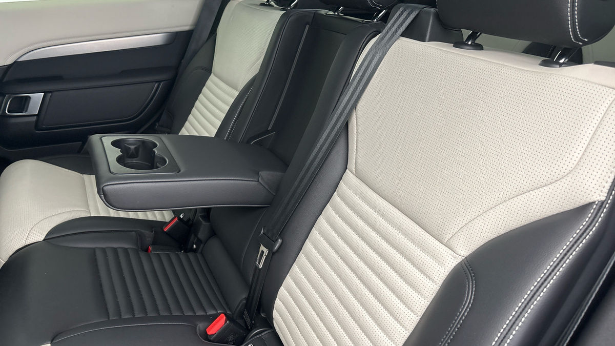 Land Rover Discovery Image 9