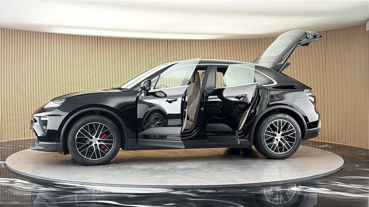 More views of Porsche Macan