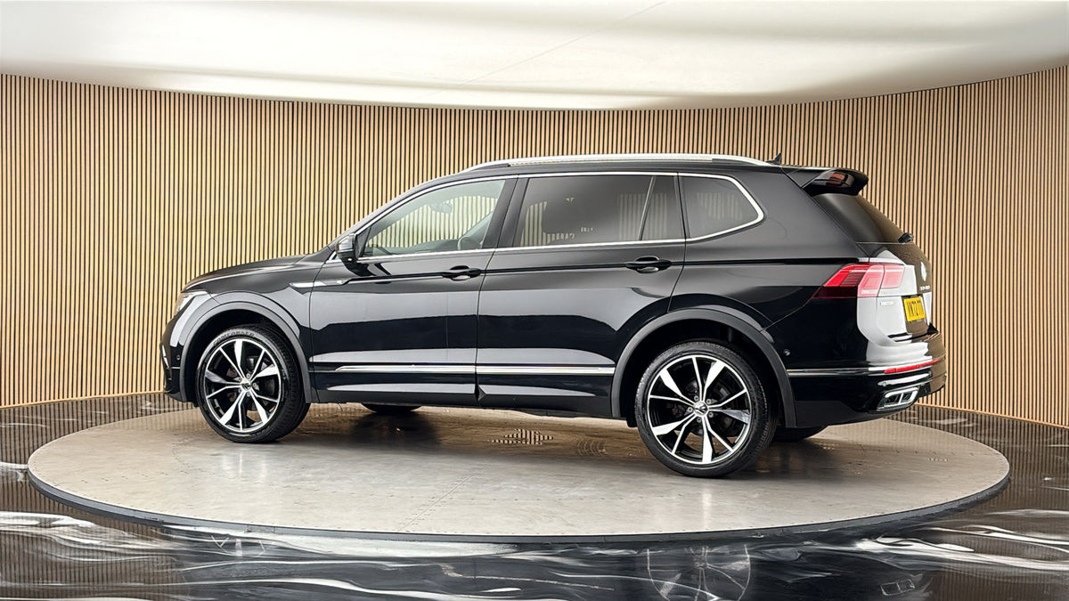 More views of Volkswagen Tiguan Allspace