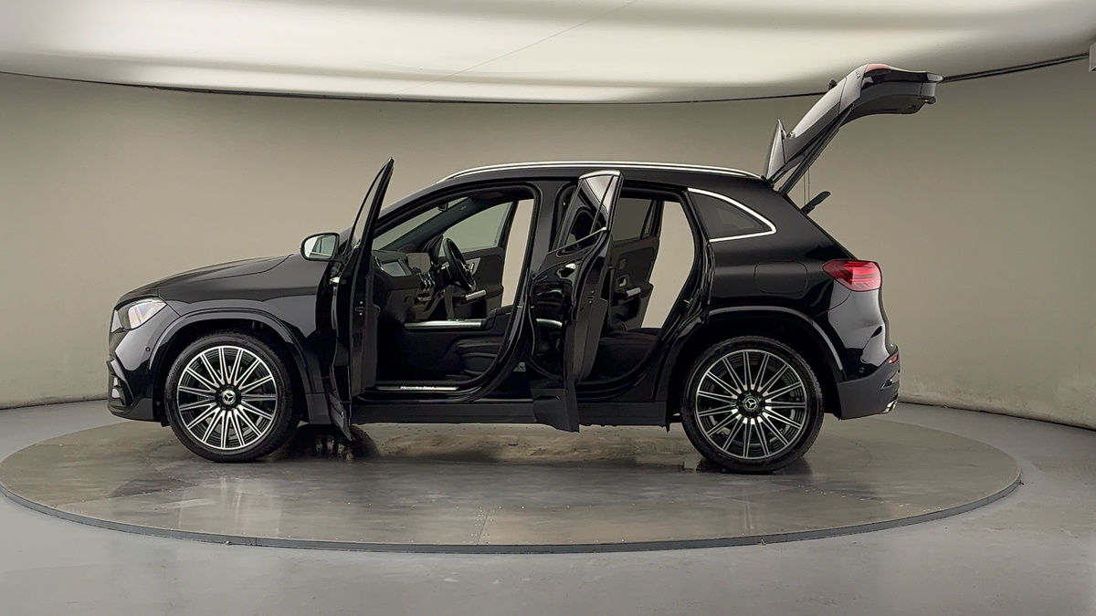More views of Mercedes-Benz GLA