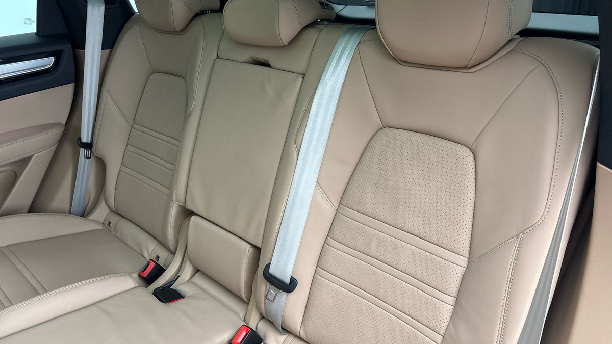 Porsche Cayenne Image 8