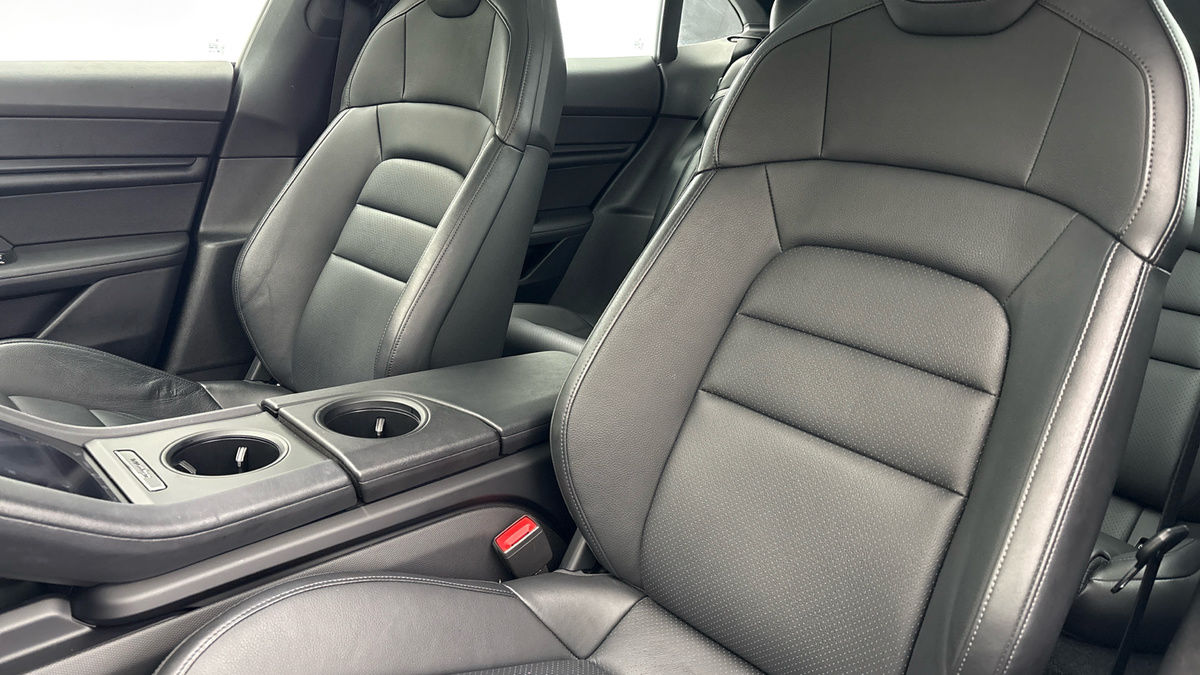 Porsche Taycan Image 8