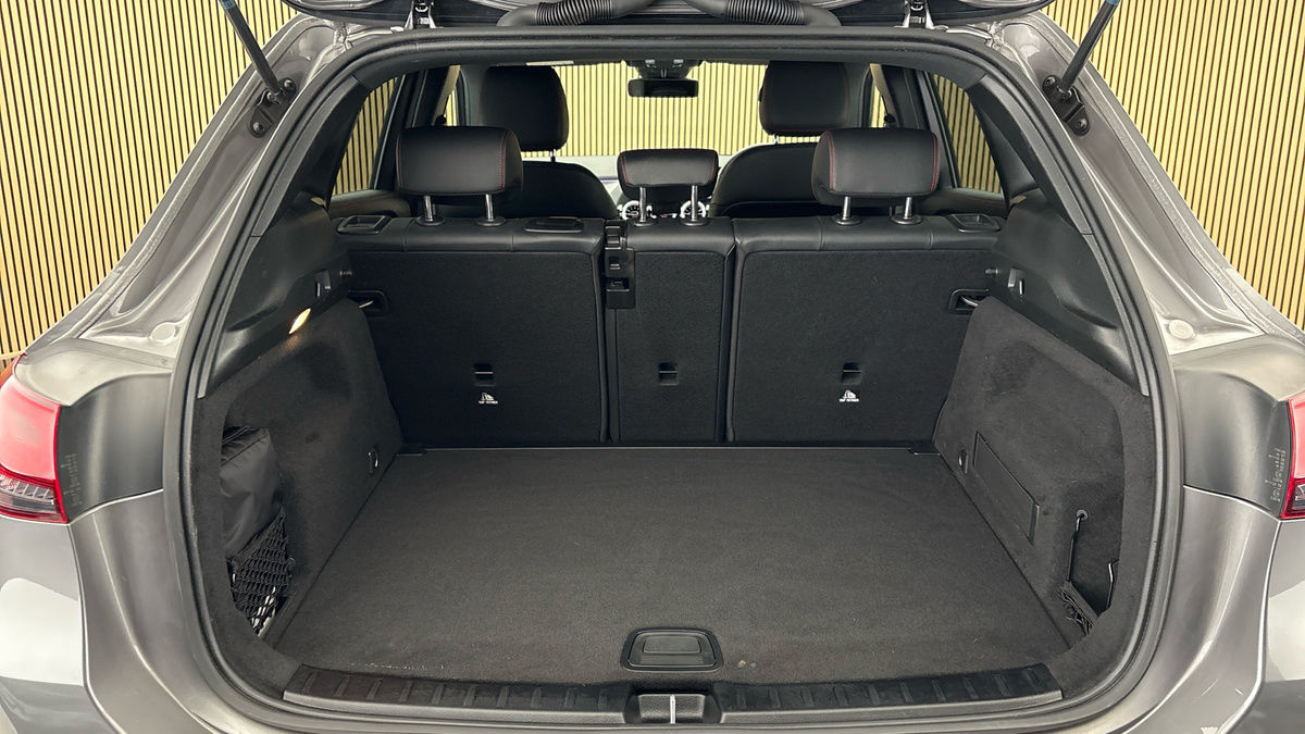 Mercedes-Benz GLA Image 11