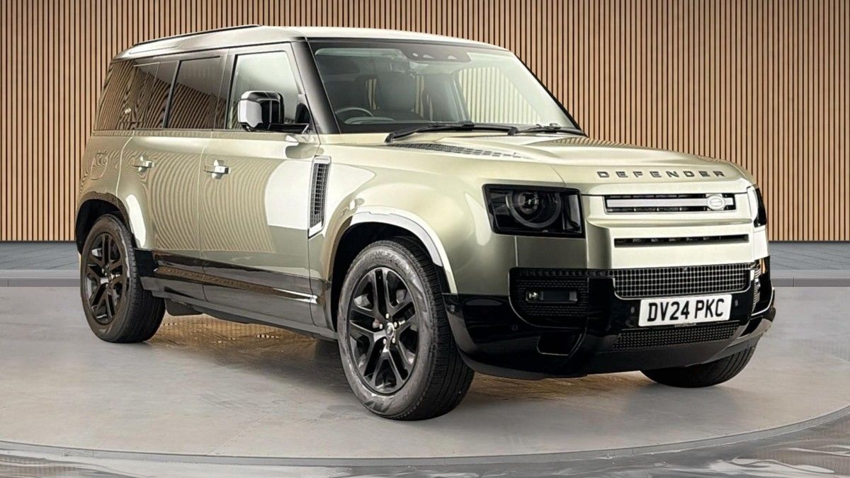Land Rover Defender 110 Sticky Header Image