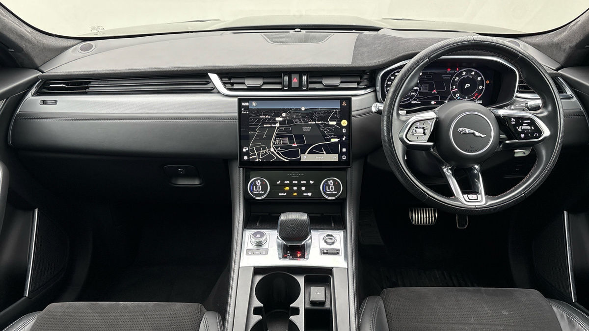 Jaguar F-PACE Image 12