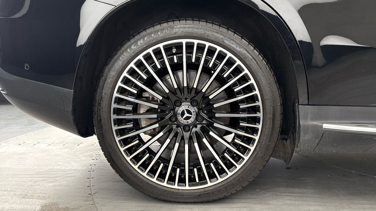 Mercedes-Benz EQC Image 10