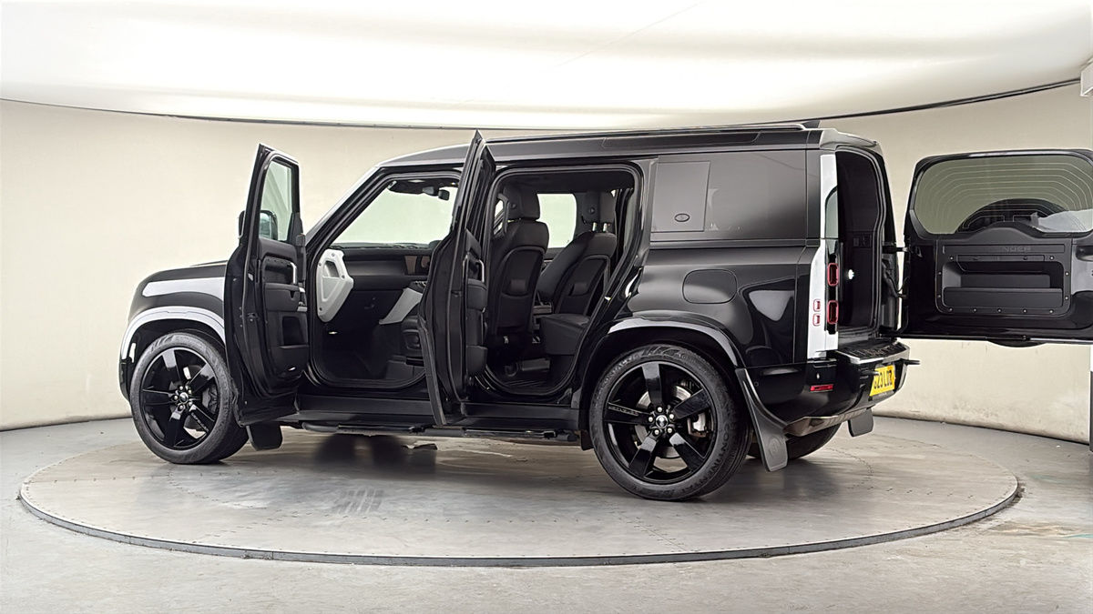 More views of Land Rover Defender 110
