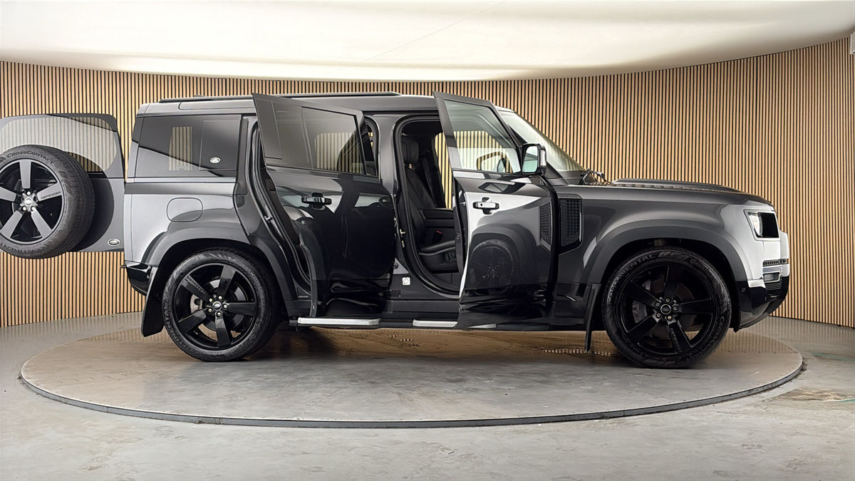 More views of Land Rover Defender 110