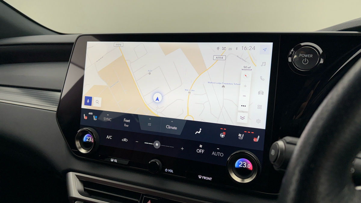 Lexus RX Image 17