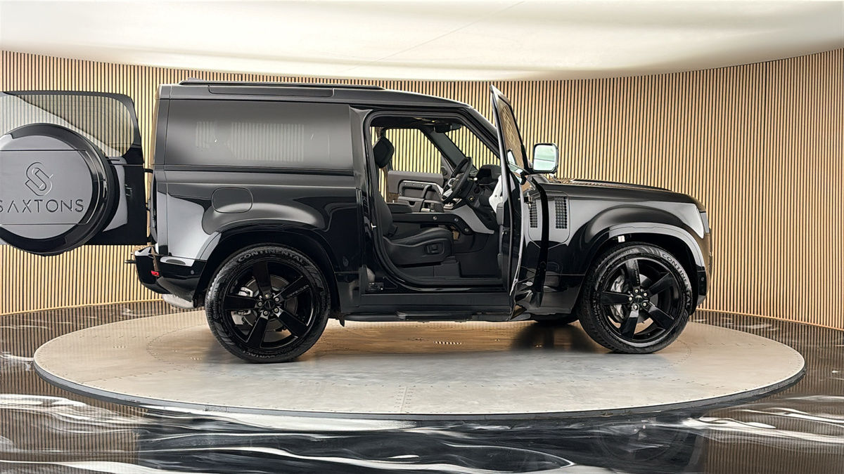 More views of Land Rover Defender 90