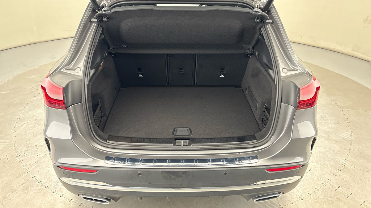 Mercedes-Benz GLA Image 11