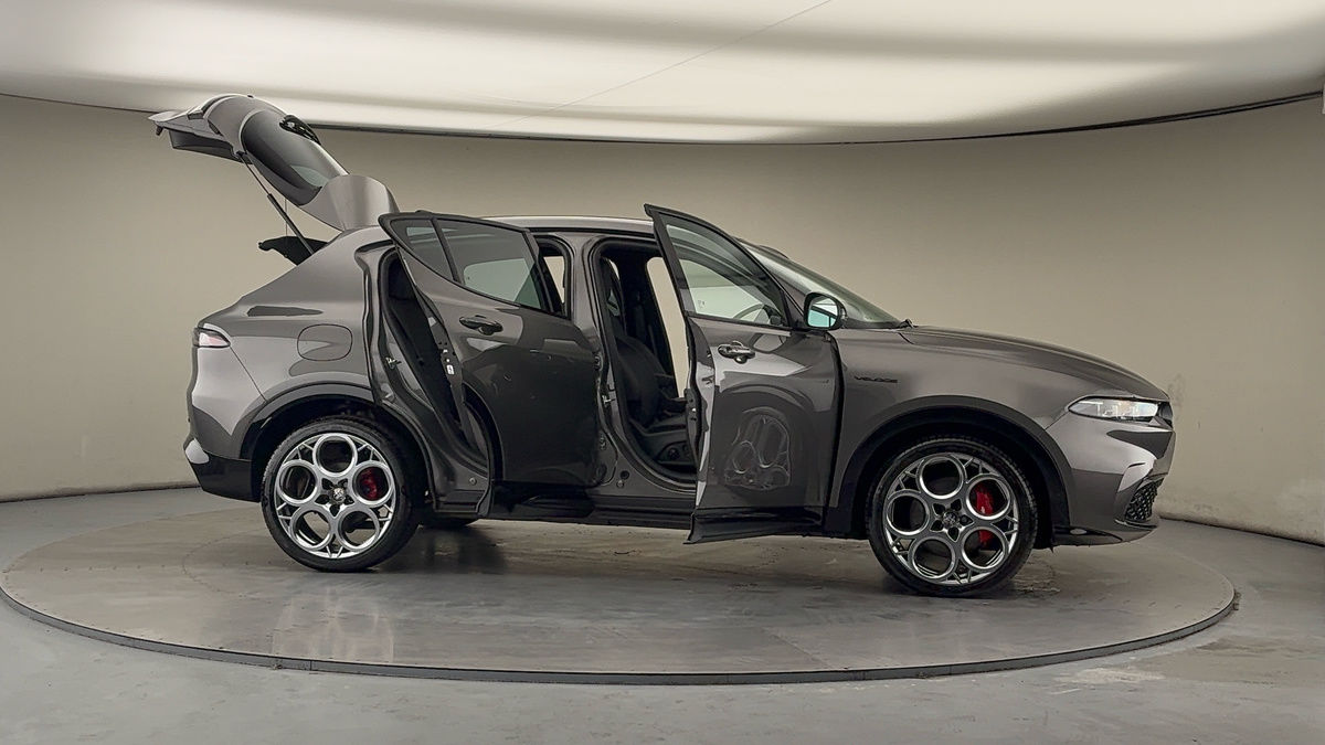 More views of Alfa Romeo Tonale