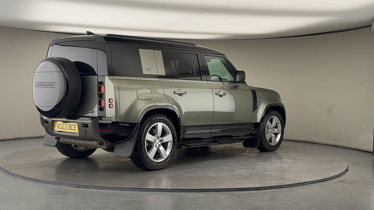 Land Rover Defender 110 Image 21