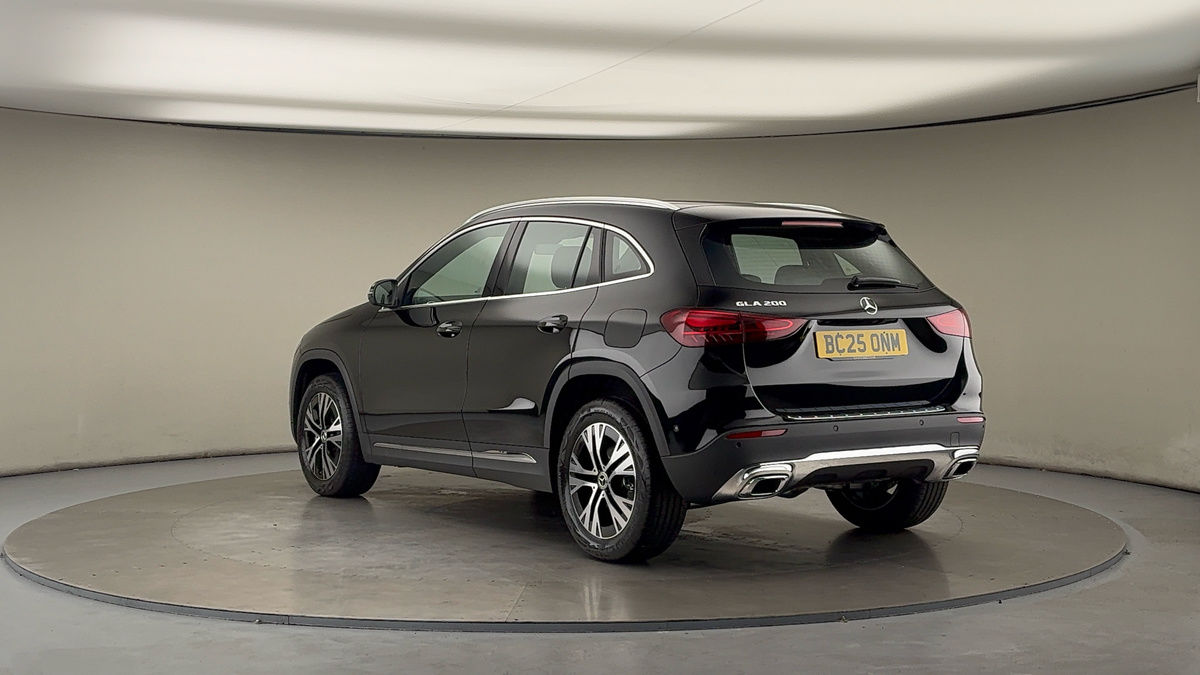 Mercedes-Benz GLA Image 2