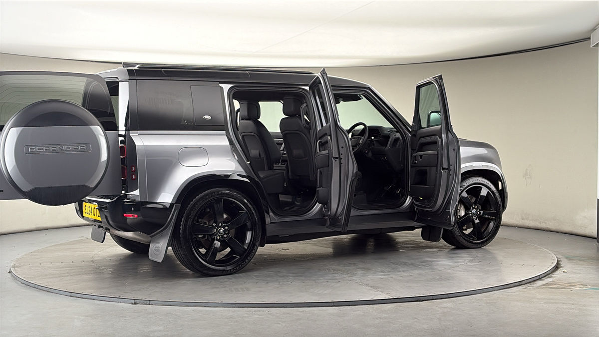 More views of Land Rover Defender 110