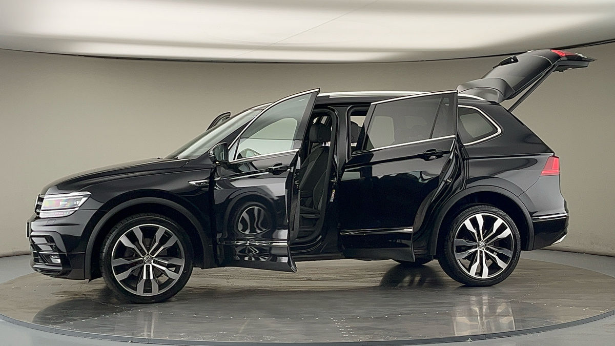 More views of Volkswagen Tiguan Allspace