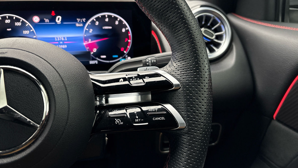 Mercedes-Benz GLB Image 14