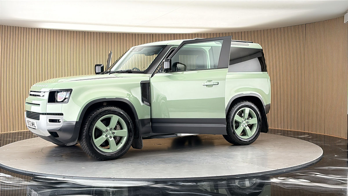 More views of Land Rover Defender 90