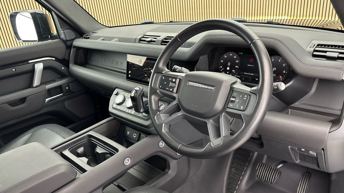 Land Rover Defender 110 Image 5