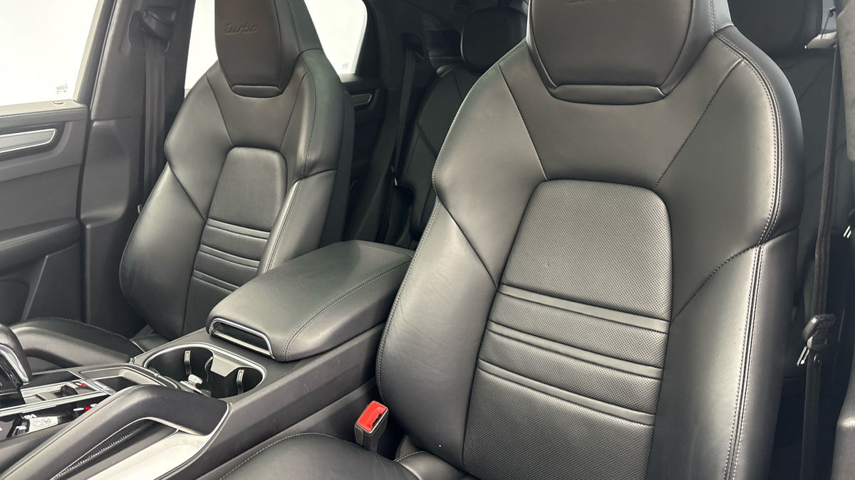 Porsche Cayenne Image 7