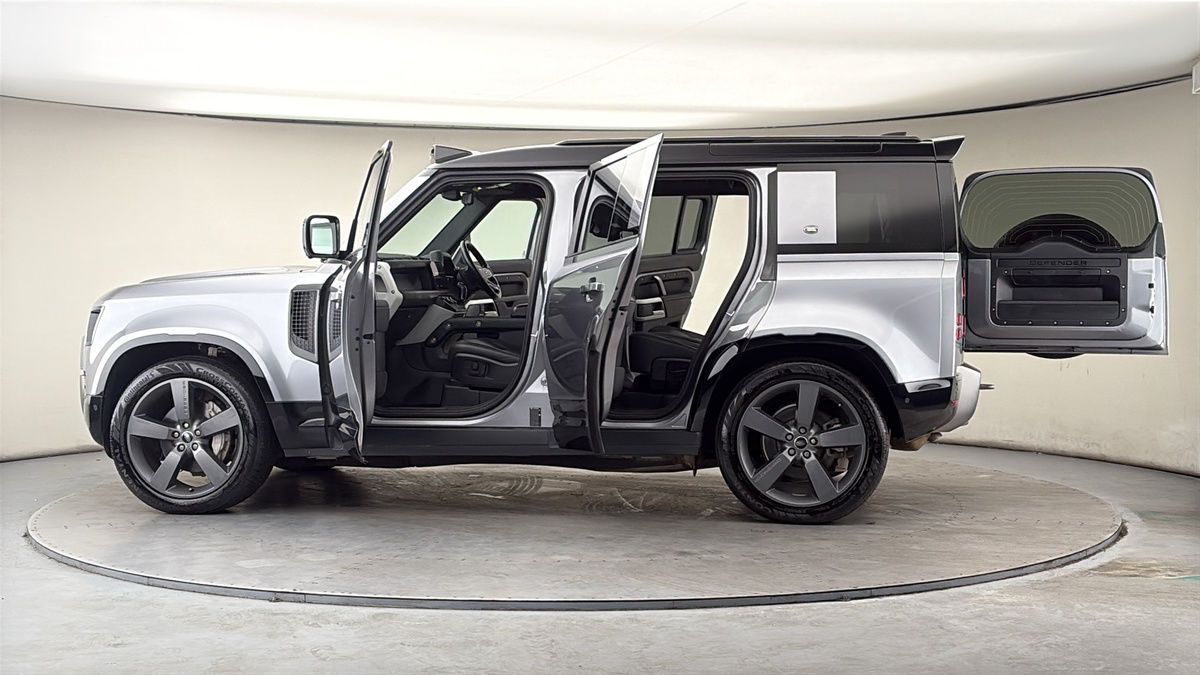 More views of Land Rover Defender 110