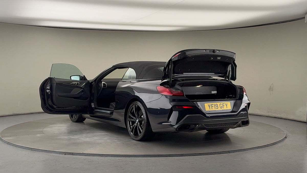 BMW 8 Series Image 23