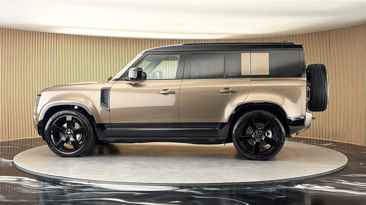 More views of Land Rover Defender 110