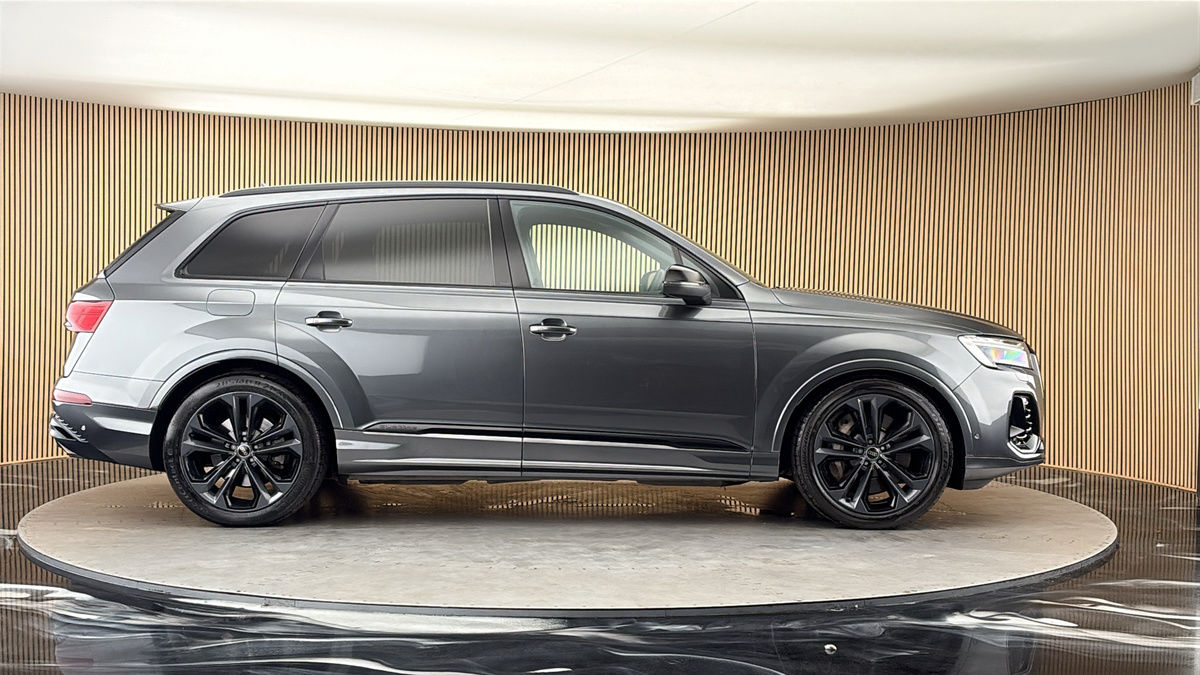 Audi Q7 Image 16