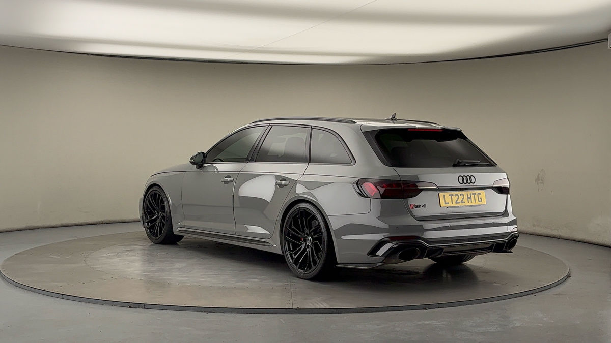Audi RS4 Avant Image 2