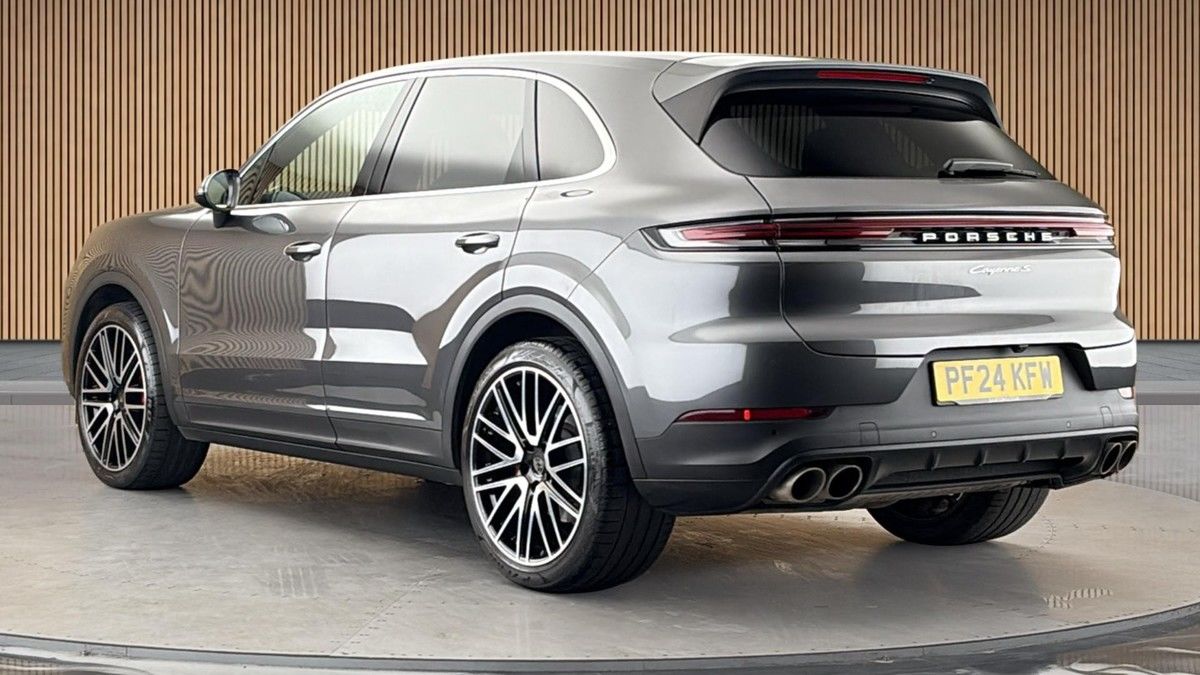 Porsche Cayenne Image 2