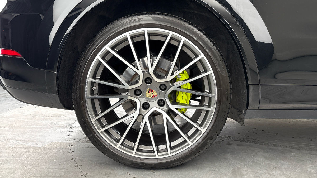 Porsche Cayenne Image 10