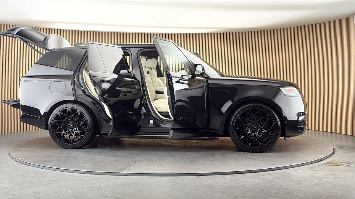 More views of Land Rover Range Rover