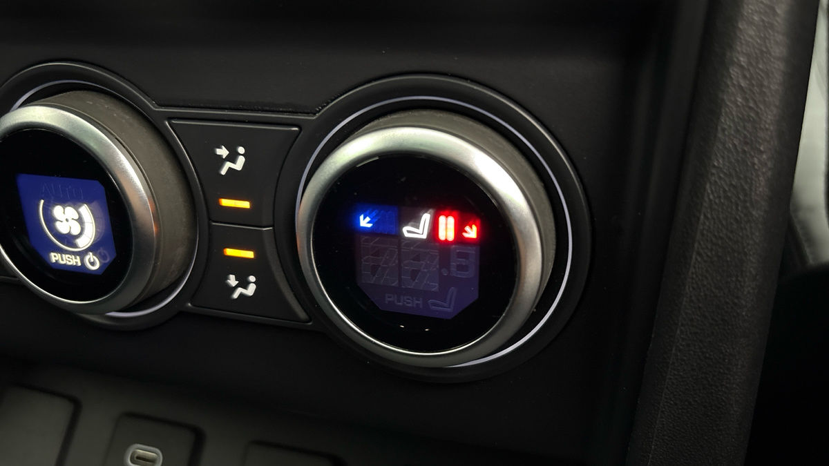 Land Rover Defender 130 Image 29