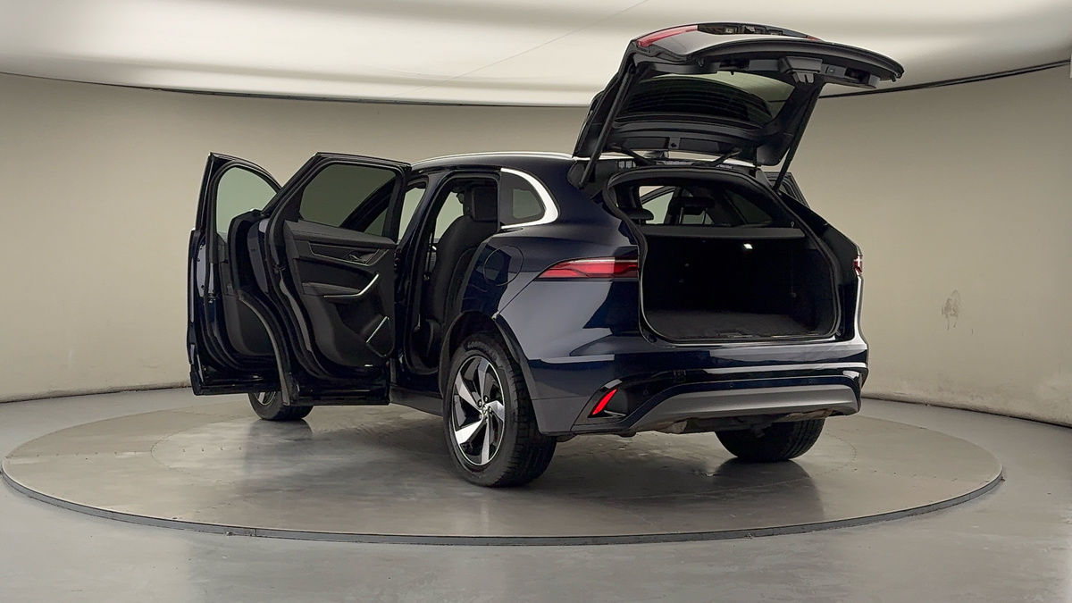 Jaguar F-PACE Image 23