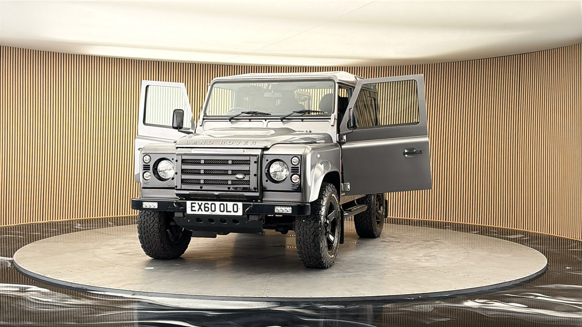 More views of Land Rover Defender 90