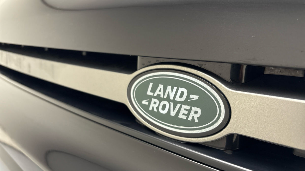 Land Rover Defender 110 Image 24