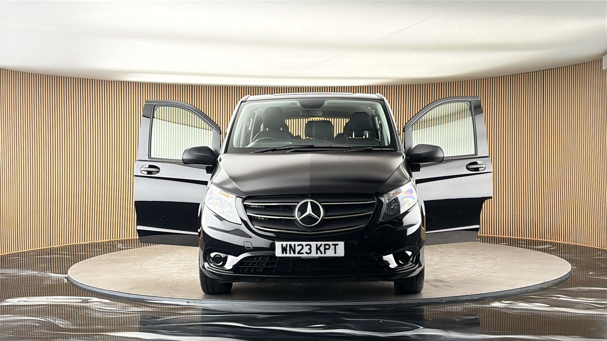 More views of Mercedes-Benz Vito