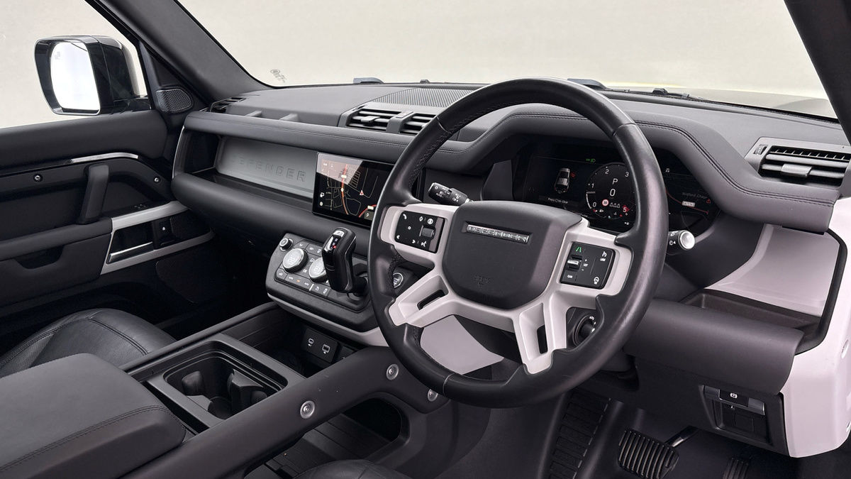 Land Rover Defender 110 Image 5