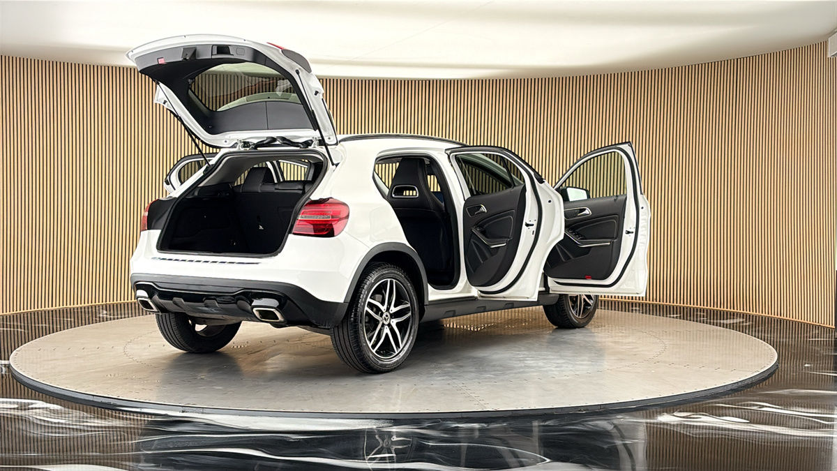 More views of Mercedes-Benz GLA